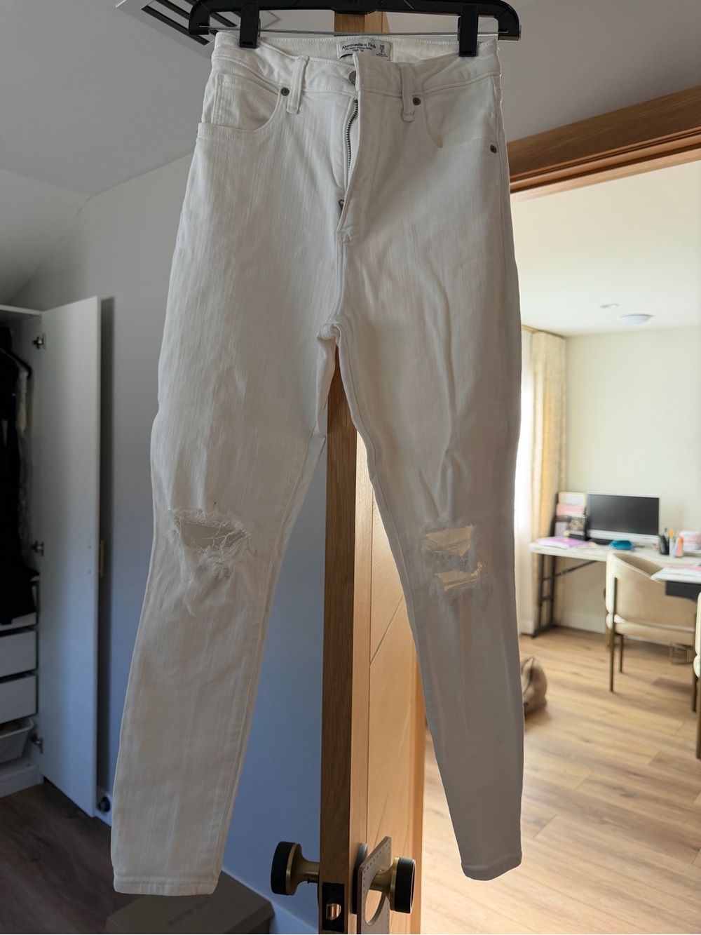 Abercrombie & Fitch White Ripped Skinny Jeans